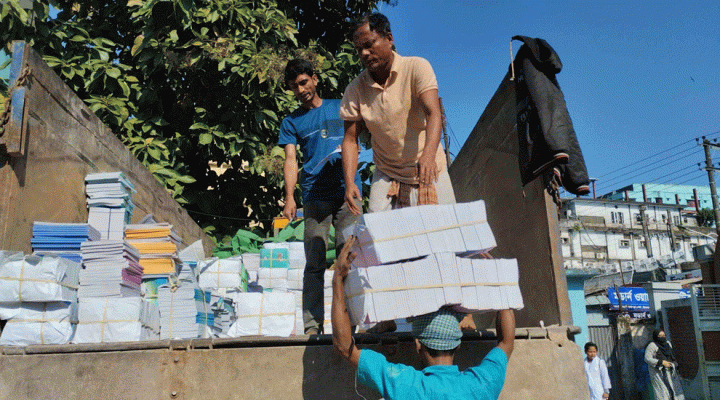 সিলেটে বিনামূল্যে বই পাচ্ছেন শিক্ষার্থীরা, স্কুল-মাদ্রাসায় উৎসবের আমেজ