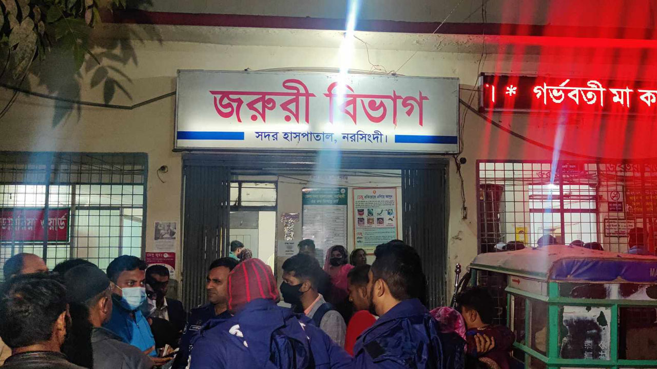 নরসিংদীতে বাড়িতে ডেকে নিয়ে প্রাক্তন স্ত্রীকে কুপিয়ে হত্যা