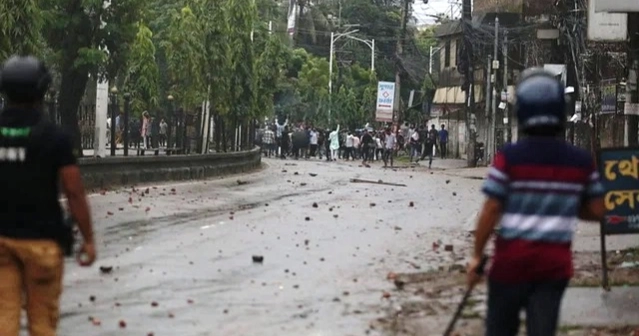 সিলেটে পুলিশের সঙ্গে ঘণ্টাব্যাপী ছাত্র-জনতার সংঘর্ষ : ৫ পুলিশসহ আহত ২০, আটক ৪