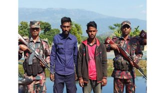 পাওনা টাকা উদ্ধারে পুলিশ বেশে সীমান্তে, অতপর…