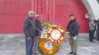 বিয়ানীবাজার প্রেসক্লাবের পুষ্পস্তবক অর্পণ