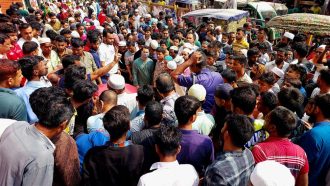 ১৩ তলা থেকে লাফিয়ে পড়লেন তরুণী, অতঃপর…