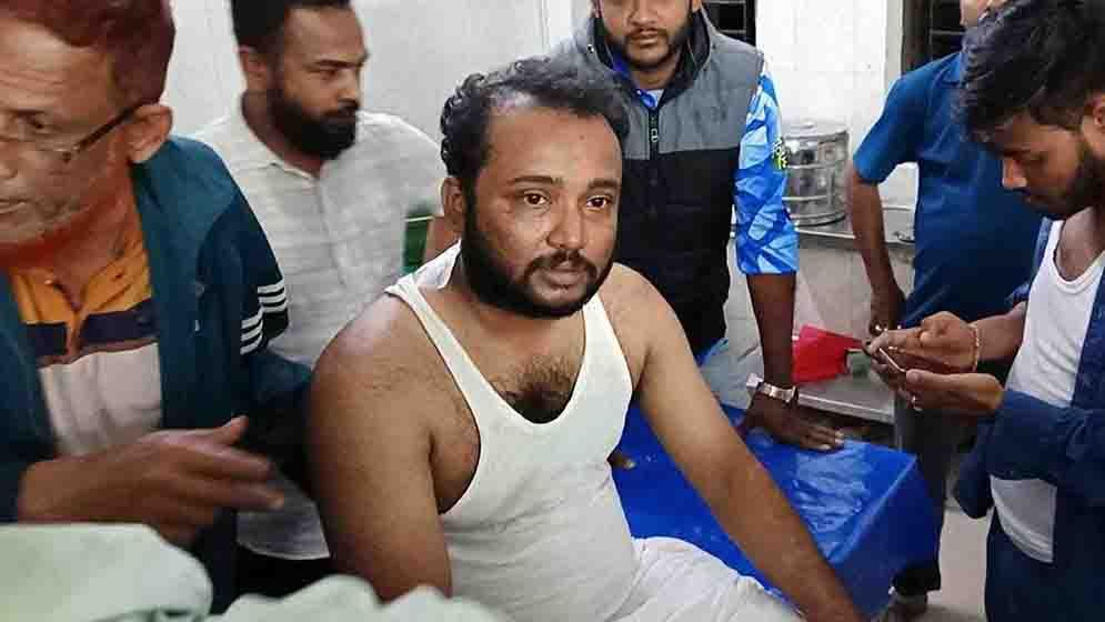 দুই ভাইকে কুপিয়ে জখম