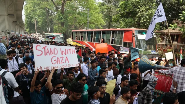 ইসরায়েলি বর্বরতার প্রতিবাদে বিক্ষোভ মিছিল