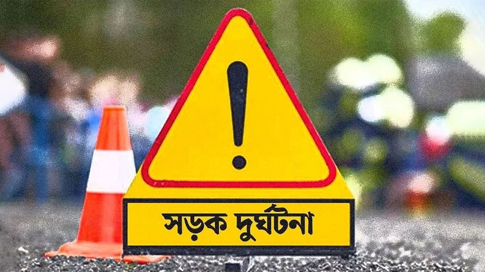 দাঁড়িয়ে থাকা ট্রাকে আরেক ট্রাকের ধাক্কায় দুজন নিহত