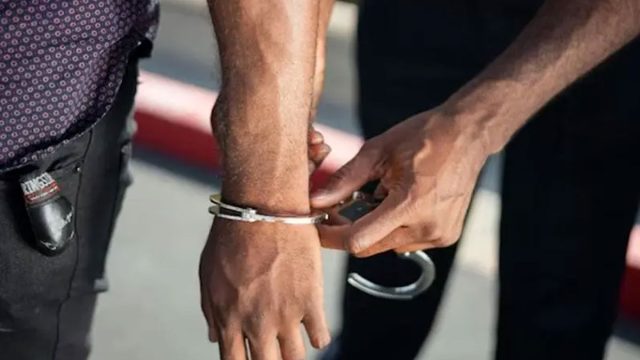 বড়লেখায় পুলিশের কাছ থেকে ছাত্রলীগ নেতাকে ছিনতাইয়ের ঘটনায় মা ম লা, গ্রেপ্তার ৪