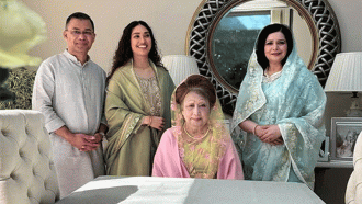 সোমবার ২ পুত্রবধূকে নিয়ে দেশে ফিরছেন খালেদা জিয়া