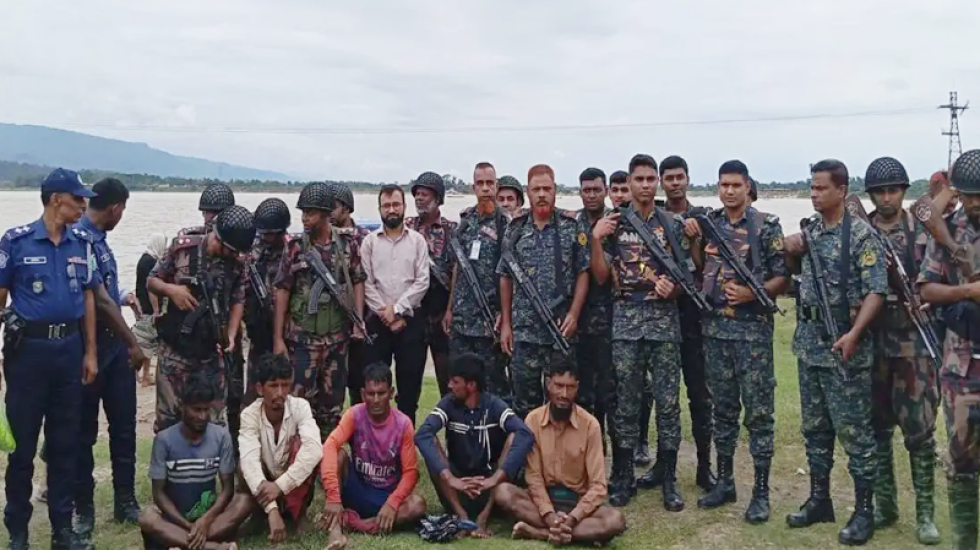ভোলাগঞ্জে পাথর লুটে জড়িত ৫ জনের জেল : ৩১টি নৌকা ধ্বংস