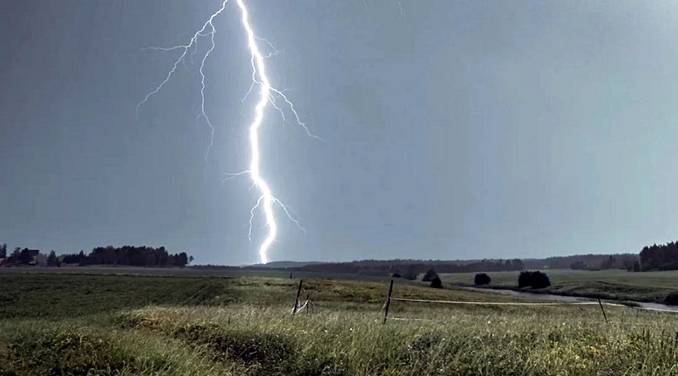 সুনামগঞ্জে বজ্রাঘাতে কৃষকের মৃত্যু, আহত ১