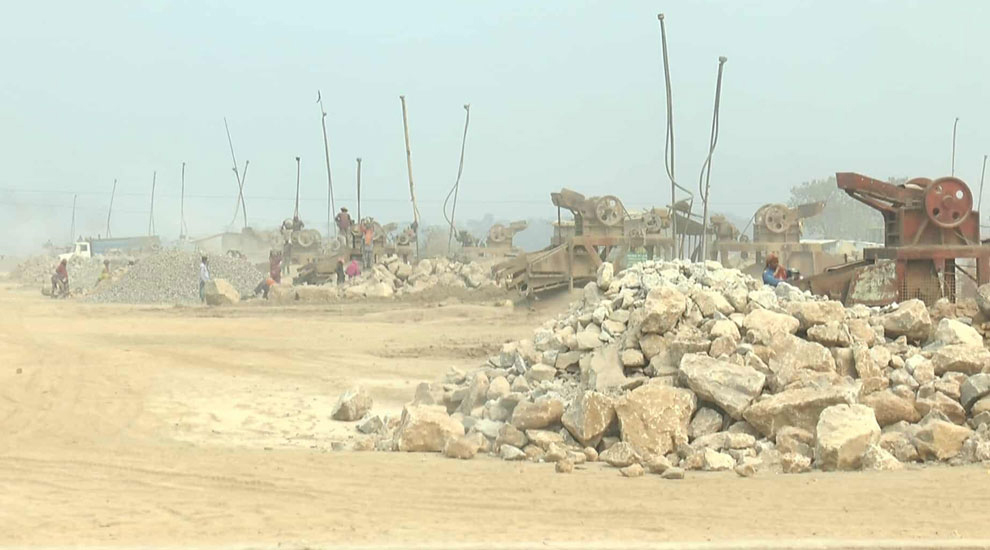 সিলেটে লাইসেন্স পাথর ধোয়ার, ব্যবসা ভাঙার