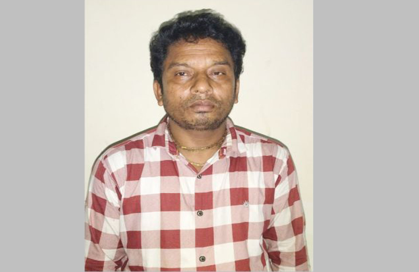 বড়লেখায় লাফ দিয়ে সম্ভ্রম বাঁচালেন কলেজছাত্রী, অটোচালক আটক