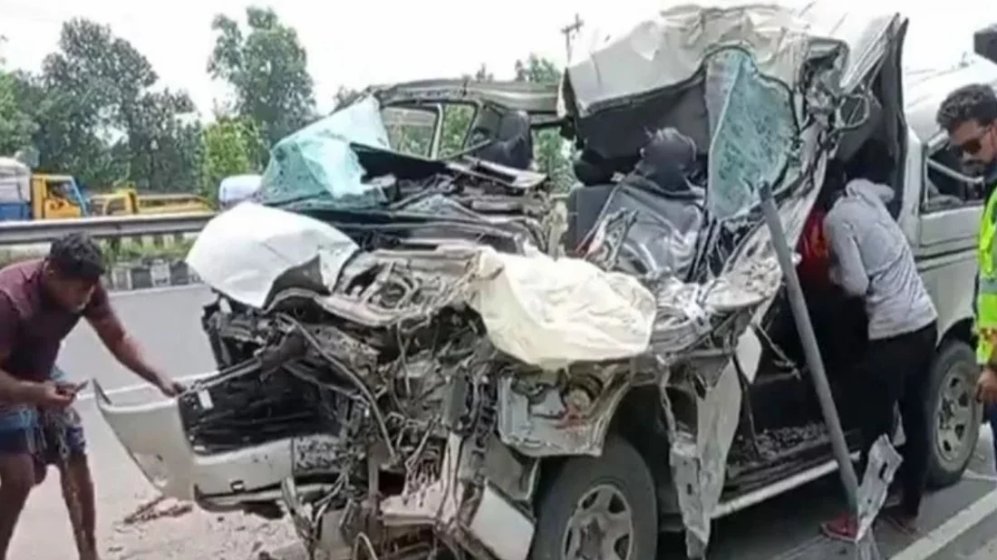 টাঙ্গাইলের মহাসড়কে ঝরলো বাবা ও দুই ছেলের প্রাণ