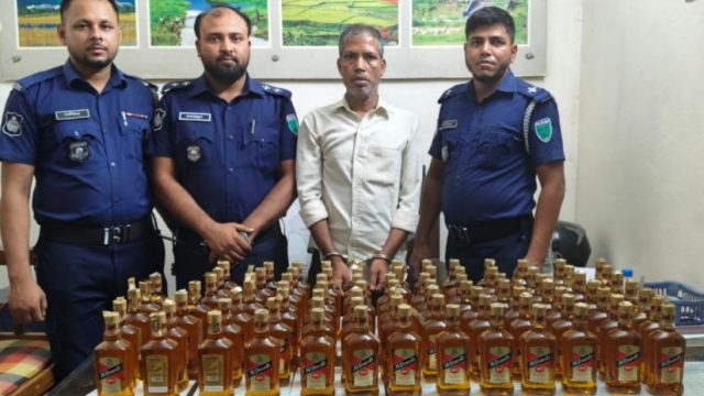 জৈন্তাপুরে পুলিশ দেখে পালালো ৩ জন, পারেননি মনি