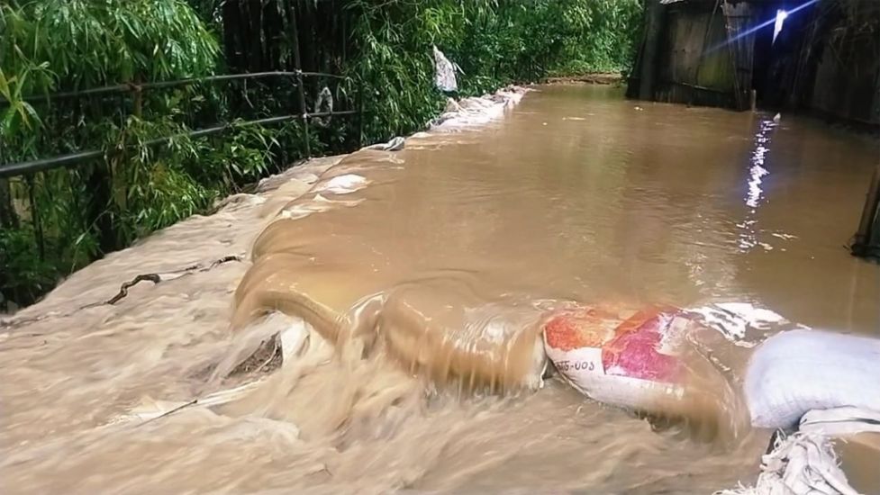 ভাঙলো কুশিয়ারার ডাইক, ভাসছে জকিগঞ্জ