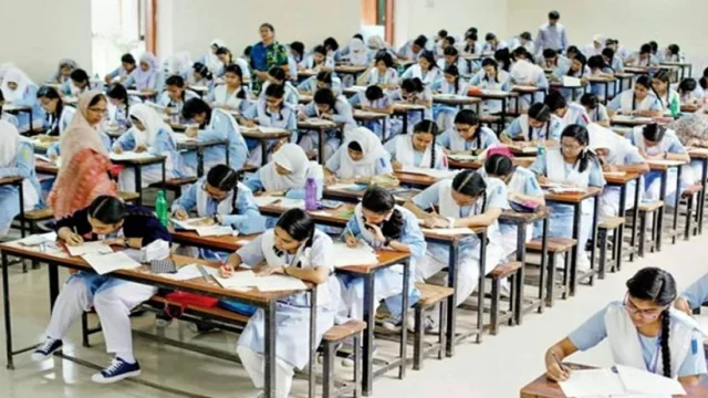 করোনা বাড়ায় এসএসসি পরীক্ষা নিয়ে ‘উদ্বেগ’, আছে বিকল্প চিন্তাও