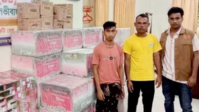 মৌলভীবাজারে রেফ্রিজারেটর ভ্যান থেকে যা পেল পুলিশ, আটক ২