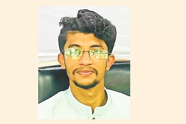 গুলশানে চাঁদা নিতে ধরা পড়া সেই রাজ্জাকের বাসা থেকে সোয়া ২ কোটি টাকার চেক উদ্ধার: ডিএমপি