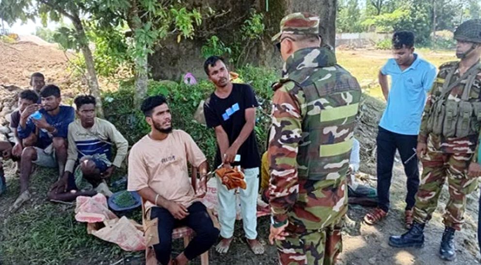 সিলেটে যৌথবাহিনীর অভিযান, ১১ হাজার ঘনফুট পাথর জব্দ