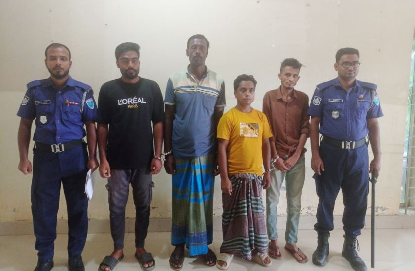 বড়লেখায় পুলিশের অভিযানে পরোয়ানাভুক্ত ৫ আসামি গ্রেপ্তার