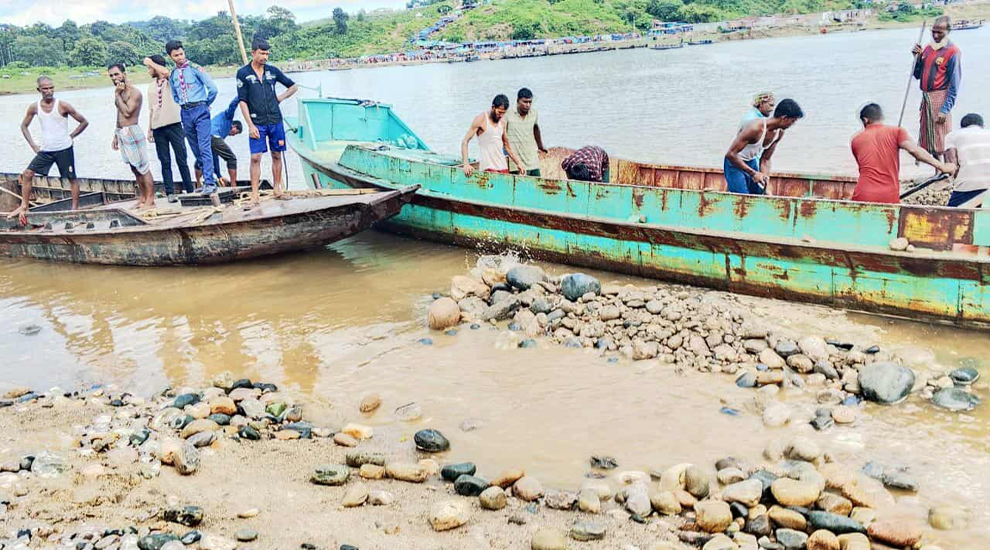 ভোলাগঞ্জে ফিরছে শত ট্রাক পাথর, তবে প্রতিস্থাপনের দায় কার?
