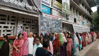 ডাকসু নির্বাচন শুরু, সকাল থেকেই ভোটারের দীর্ঘ লাইন