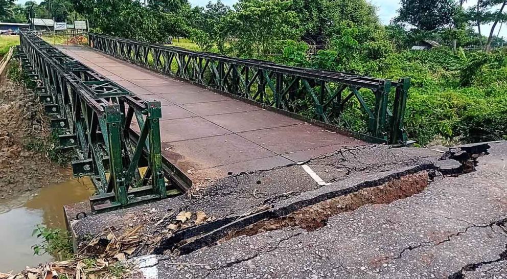 মৌলভীবাজারে ব্রিজ ধসে ২ দেশের আমদানি-রপ্তানি বন্ধ