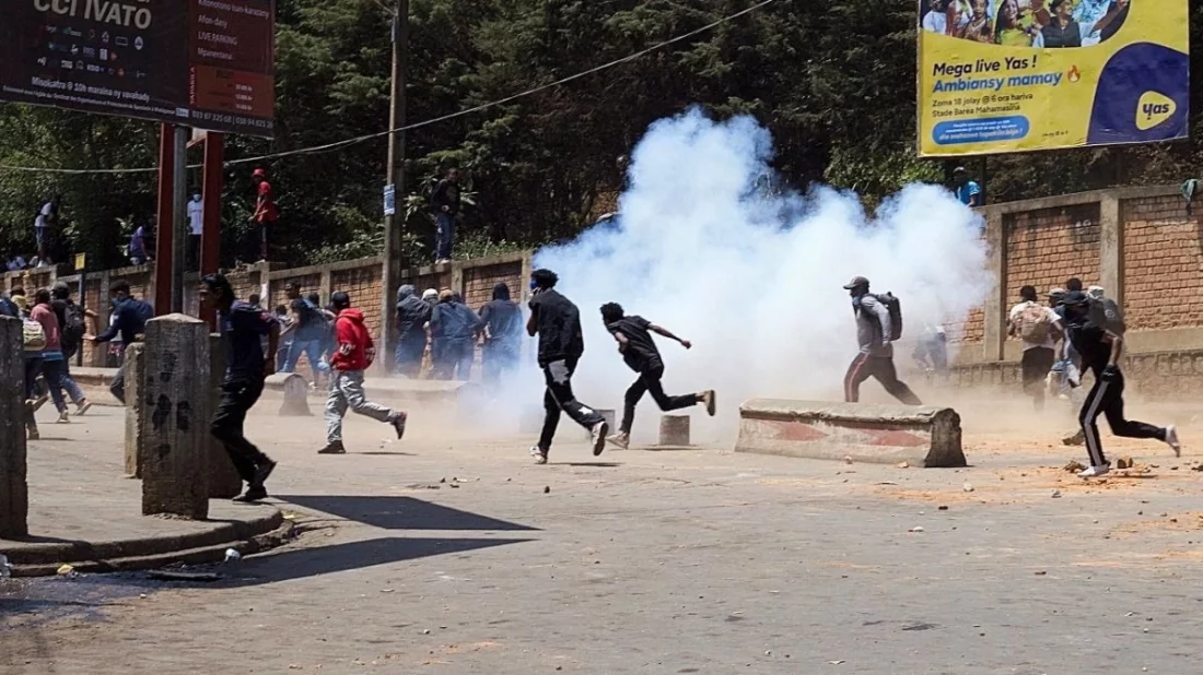 জেন-জি বিক্ষোভের মুখে আরেক দেশের সরকার পতন