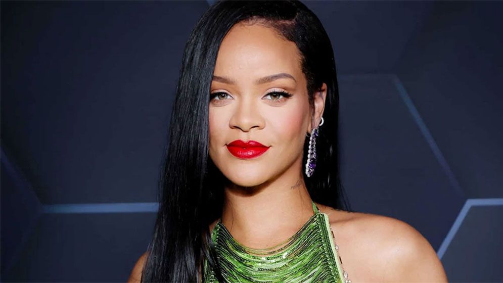 মার্কিন পপ তারকা রিহানা মা হলেন