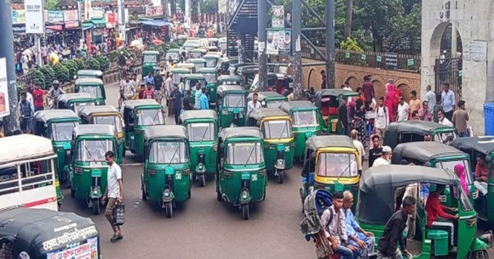 সিলেটে তৃতীয় দিনে আটক ৪৫ যানবাহন : মামলা ১২