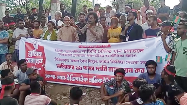চৌহাট্টায় সড়ক অবরোধ করে আন্দোলনে ব্যাটারি রিকশা শ্রমিকরা