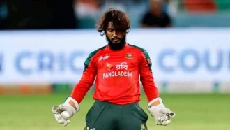 ৮৬ বল পর টি-টোয়েন্টিতে ছক্কা হাঁকালেন জাকের