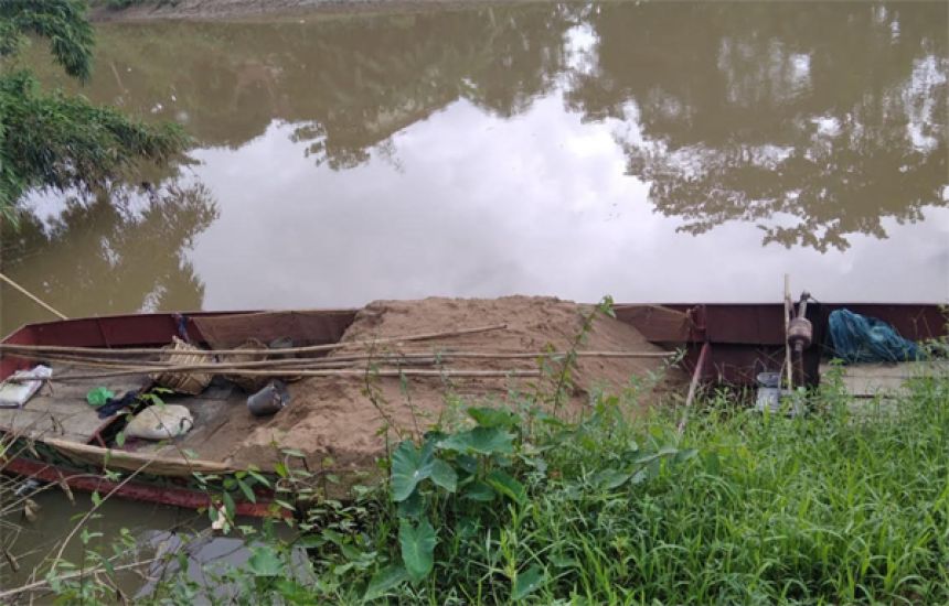 জুড়ী নদী থেকে লুট হওয়া বালু জব্দ : জরিমানা