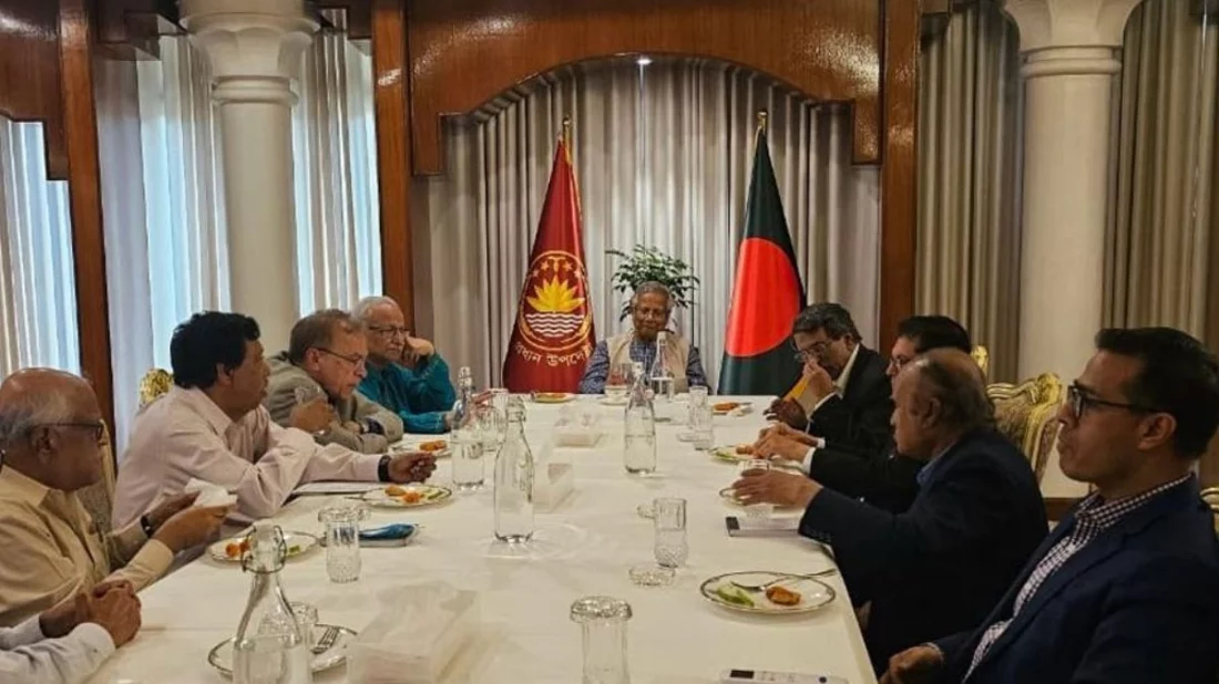 ঐকমত্য কমিশনের সঙ্গে রাজনৈতিক দলগুলোর বৈঠকে উপস্থিত থাকবেন প্রধান উপদেষ্টা