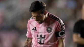 ৮ গোলের ম্যাচে নিষ্প্রভ মেসি , প্লে-অফ নিশ্চিত করল শিকাগো ফায়ার