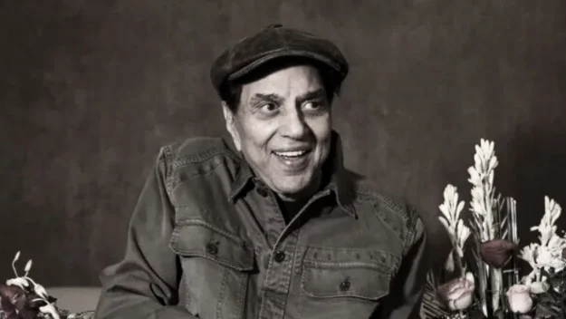 বলিউডের কিংবদন্তি অভিনেতা ধর্মেন্দ্র মারা গেছেন