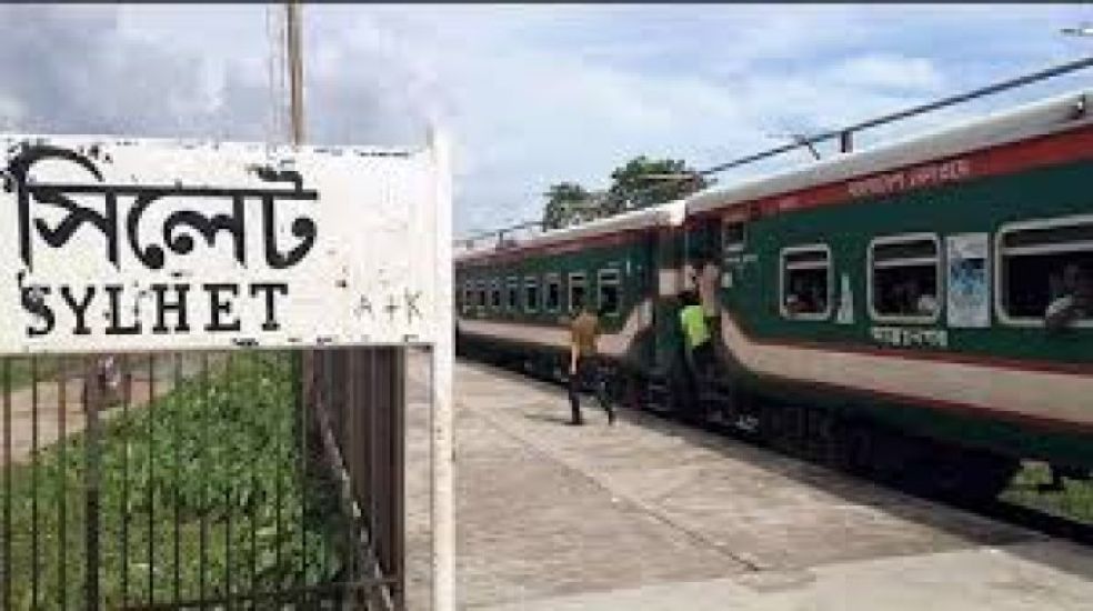 সিলেটে আট দফা দাবিতে রেলপথ অবরোধ