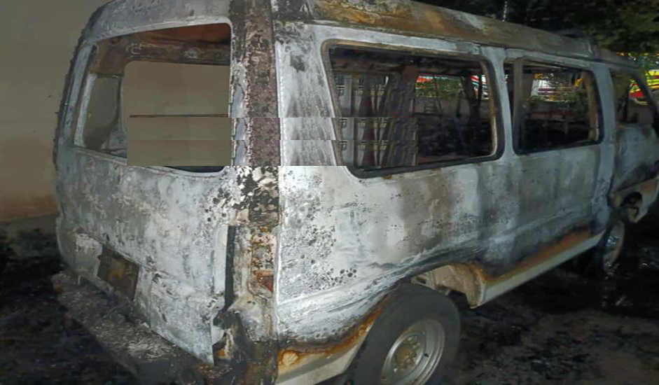 সিলেটে অ্যাম্বুলেন্স ও বাসে দুর্বৃত্তদের আ গু ন