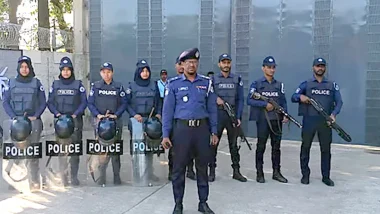 গ্রামীণ ইন্ডাস্ট্রিয়াল পার্কের নামফলকে আগুন, ককটেল বিস্ফোরণ