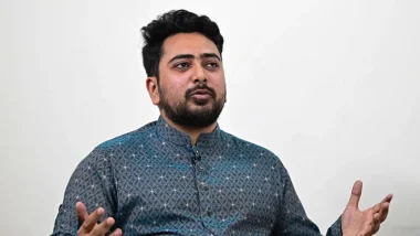 খালেদা জিয়ার শারীরিক উপস্থিতি জাতির জন্য গুরুত্বপূর্ণ: নাহিদ