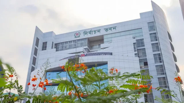 ইসির মাঠ পর্যায়ের ২৩ কর্মকর্তাকে বদলি