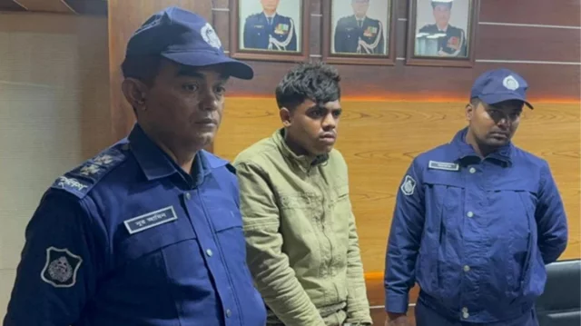 শেখ হাসিনার রায় ঘিরে বিচারক ও প্রসিকিউটরদের হত্যার হুমকি, যুবক গ্রেপ্তার