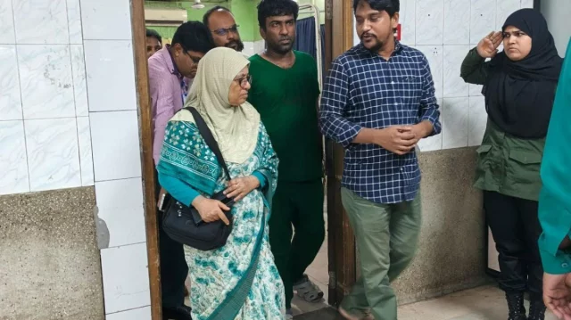 ভূমিকম্পে আহতদের খোঁজ নিতে ঢামেকে স্বাস্থ্য উপদেষ্টা