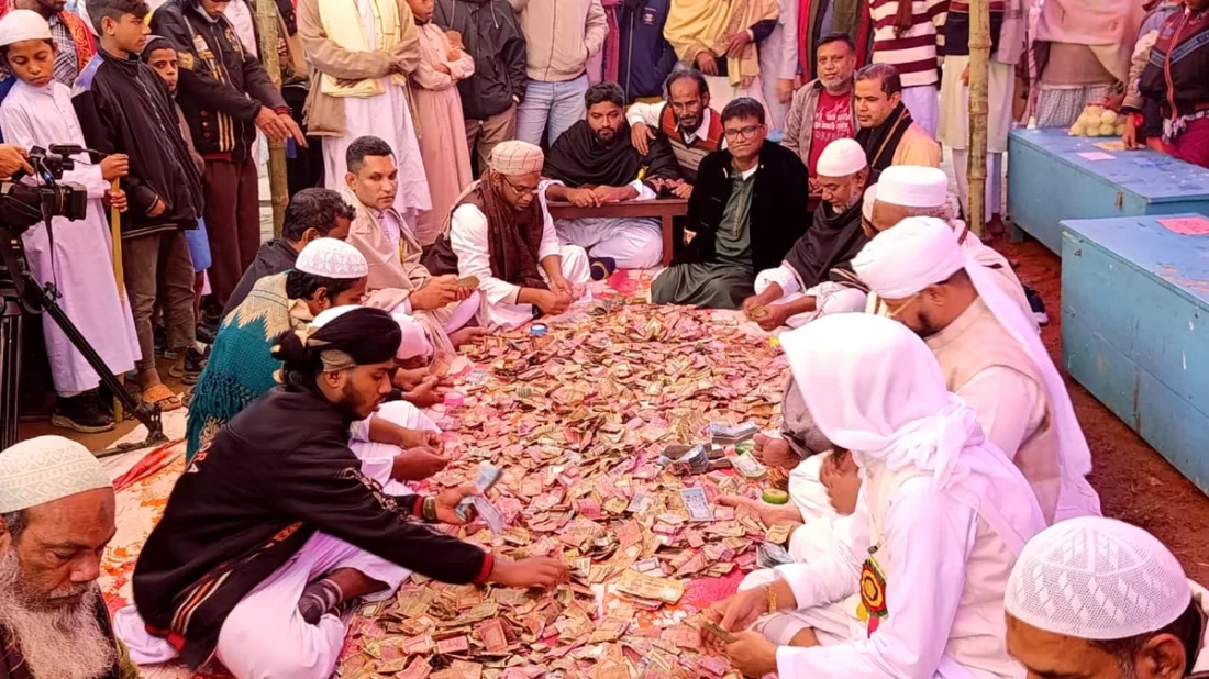 মাদ্রাসার সম্মেলনে এক রাতে মিললো কোটি টাকা, ৫৫টি গরু-ছাগলসহ স্বর্ণালংকার