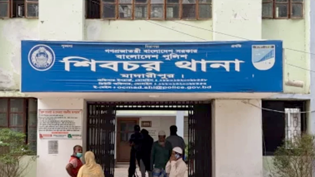 প্রথম শ্রেণির শিক্ষার্থীকে ধর্ষণের অভিযোগ, যুবককে গণপিটুনি দিয়ে পুলিশে সোপর্দ