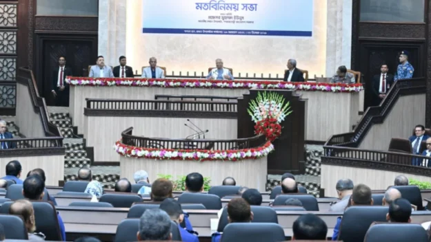 নির্বাচনে পুলিশ কর্মকর্তাদের নিরপেক্ষ থাকার নির্দেশ প্রধান উপদেষ্টার