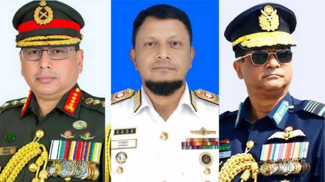 খালেদা জিয়ার স্বাস্থ্যের খোঁজ নিতে হাসপাতালে তিন বাহিনী প্রধান