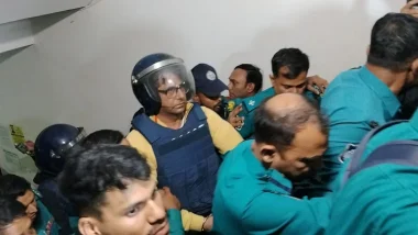 একটি দল আমাকে গোলাম বানাতে চায়, কিন্তু হালুয়া-রুটি খেতে চাই না: আনিস আলমগীর