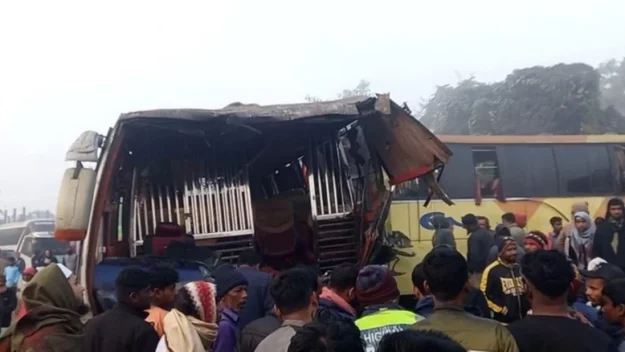সিলেটে বাসের মুখোমুখি সংঘর্ষে নিহত ২, আহত অন্তত ১০