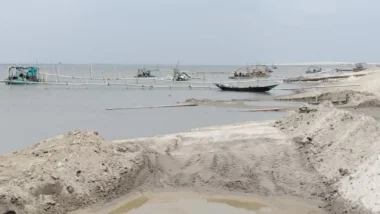 কুষ্টিয়ায় বালুমহালে এলোপাতাড়ি গুলি, এলাকায় আতঙ্ক
