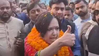 বৃদ্ধাঙ্গুলি দেখিয়ে ম্যাজিস্ট্রেটকে রুমিন ফারহানা বললেন, ‘আপনাদের এইরকম দেখায়